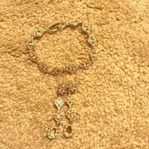 β€οΈ3 for $10 β€οΈ ππBridal- bracelet and earrings